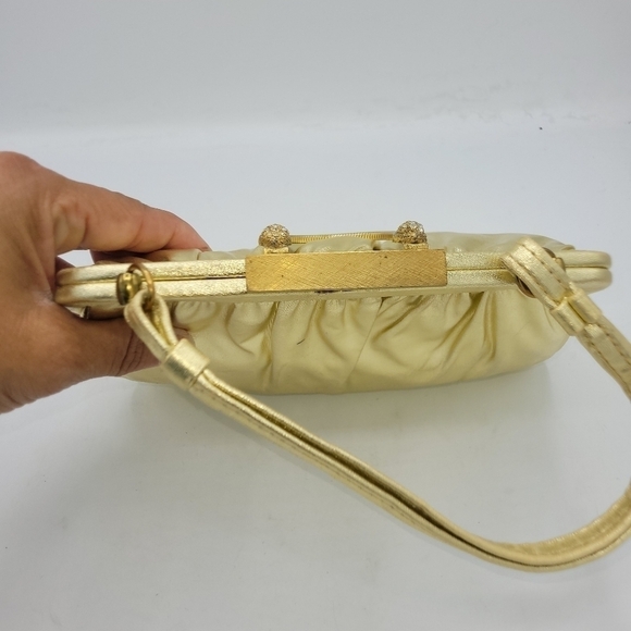 Vintage Andé Gold Clutch With Rhinestone Details Clasp. - Picture 6 of 16